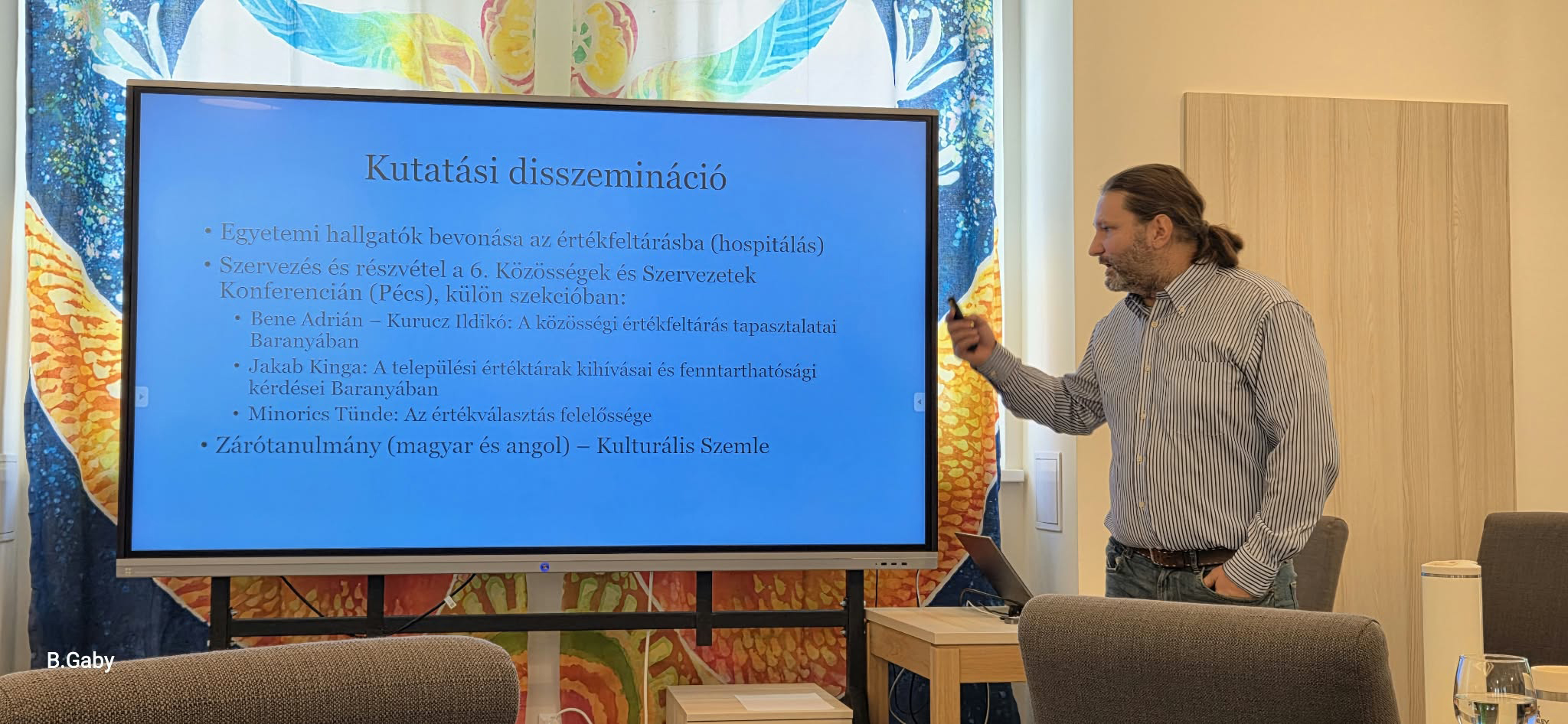 Előadás a lakiteleki zárókonferencián