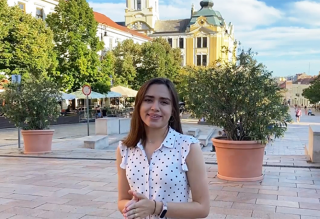 Az Orosz Központ munkatársainak közreműködésével készült egy orosz nyelvű videofilm, amely a városról, annak nevezetességeiről, az egyetemről, az Orosz Központról szól, és amely felvételeket az egyetem volt hallgatója, Jekatyerina Deniszova készítette. 