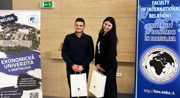 Gratuláció | A Nemzetközi tanulmányok hallgatóit díjazták Pozsonyban 